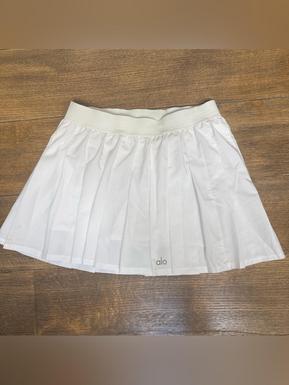 Preloved ALO XS double or nothing white Pleated Tennis Skirt skort